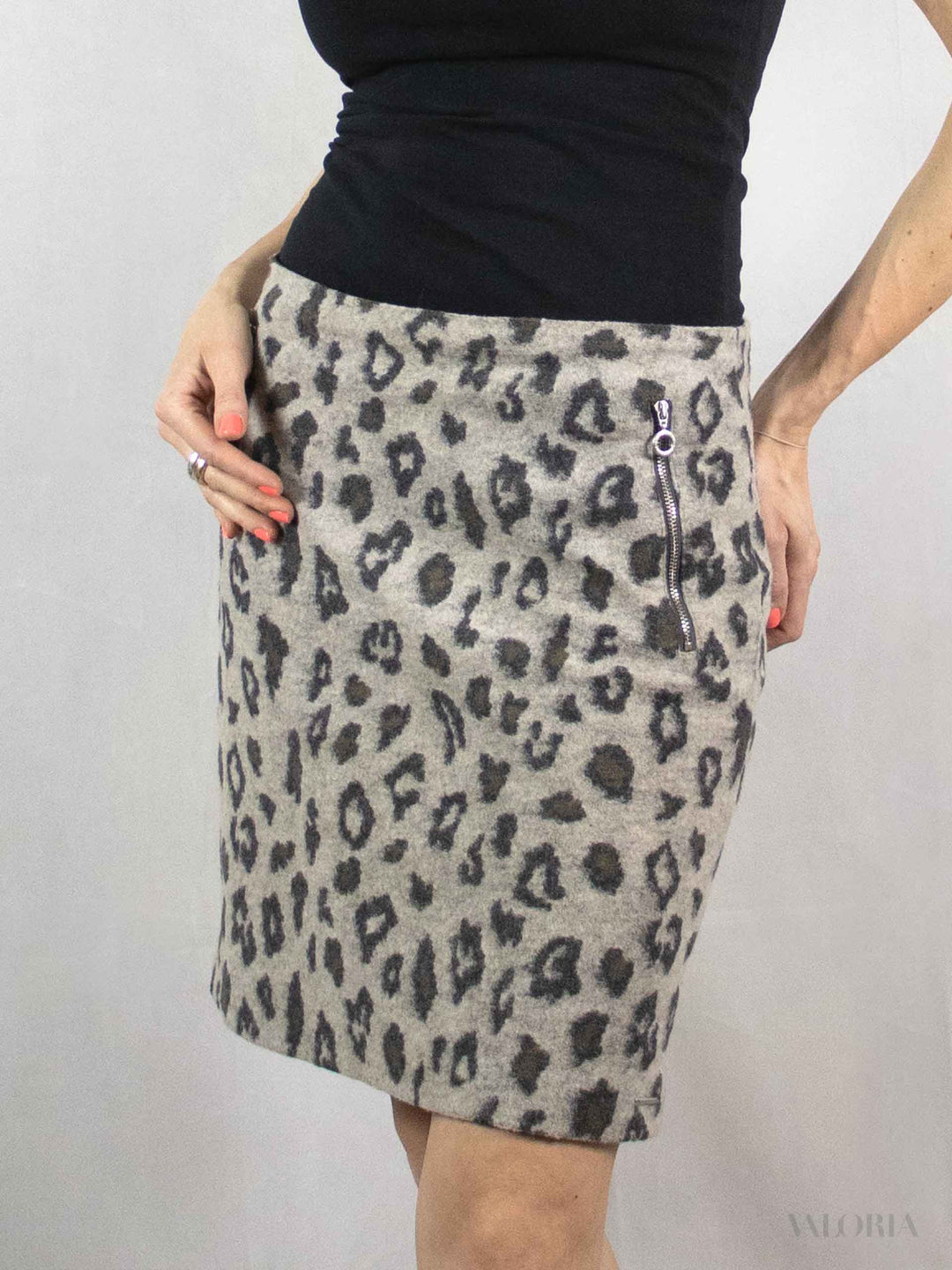 Leo Girl - like new! Pretty Wool Skirt